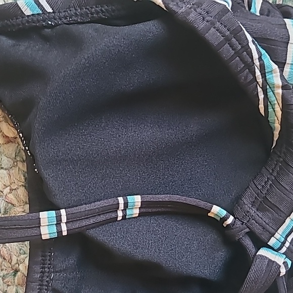 AQUA-COUTURE WOMANS BLACK STRIPED BATHING SWIM SUIT TOP SIZE MEDIUM - Picture 5 of 9